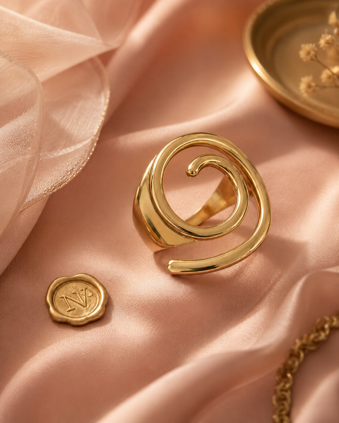 Gold Swirl Loop Ring